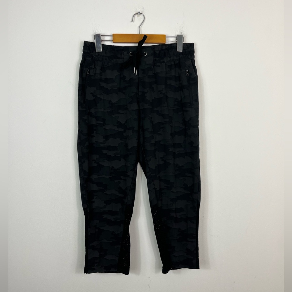 Kyodan Camo Print‎ Lightweight Capri Joggers Sz L